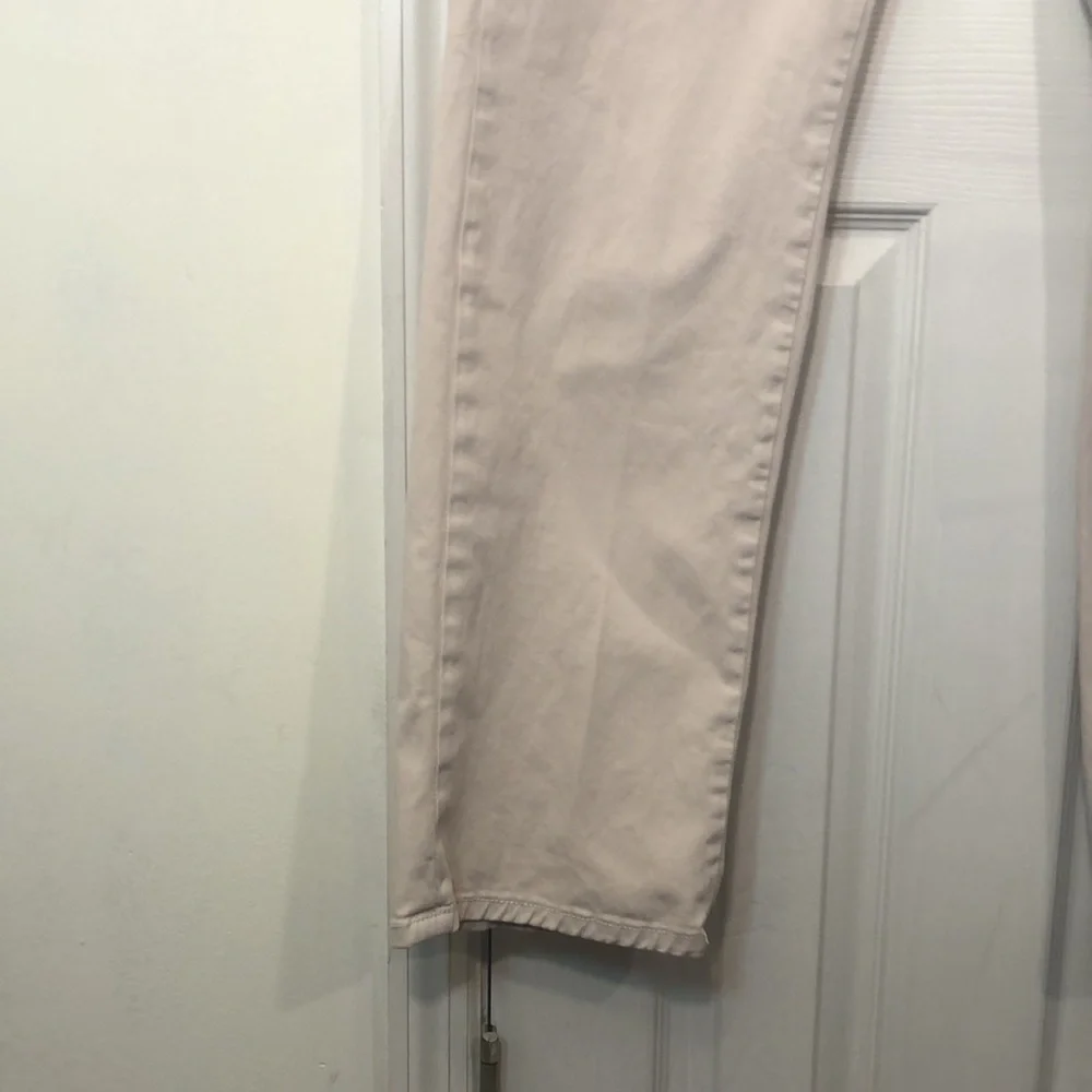 JOHNNIE-O 98% COTTON 2 % SPANDEX PREWORN USED  WAIST 35.5